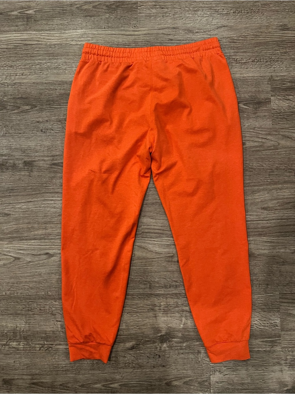 Vuori Women's Pull-On Performance Jogger Pants in Orange - Picture 4 of 6